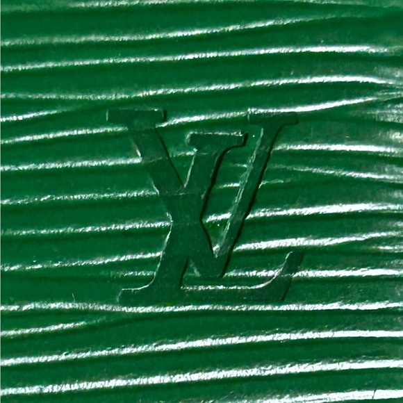 Authentic Vintage Louis Vuitton Green embossed leather coin /card / purse - Picture 3 of 10